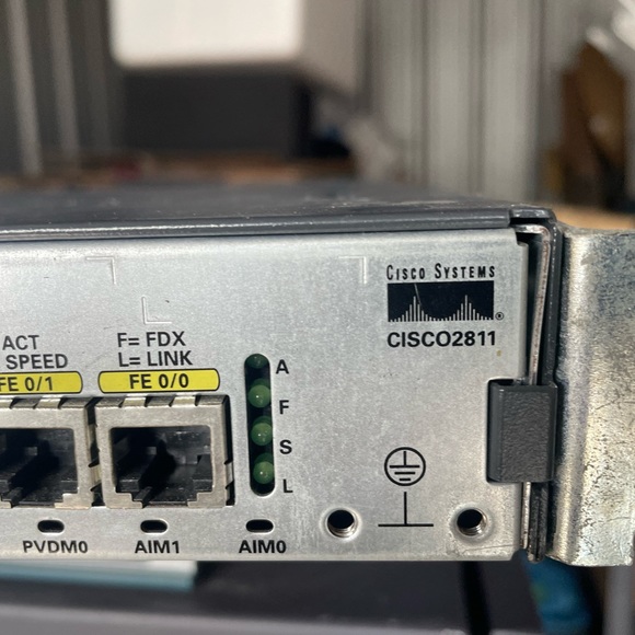 CISCO 2800 Series Cisco 2811 Integrated Services Router - Picture 2 of 7